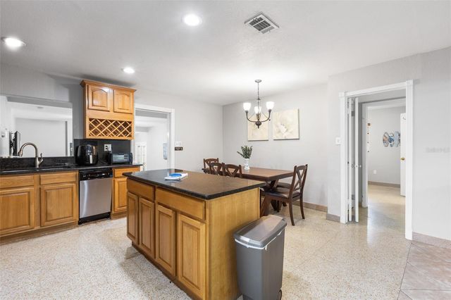 907 W COLUMBUS DRIVE, Tampa, FL 33602