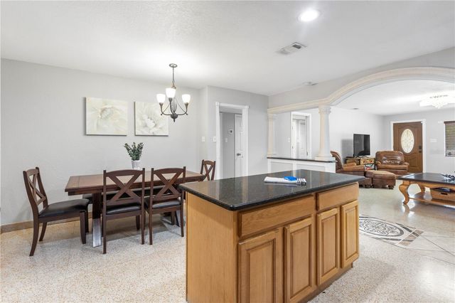 907 W COLUMBUS DRIVE, Tampa, FL 33602