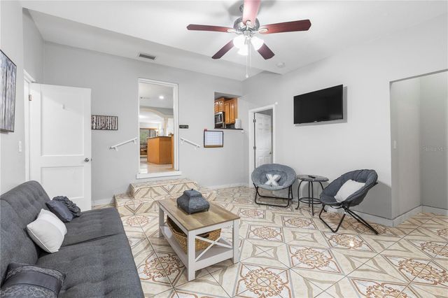 907 W COLUMBUS DRIVE, Tampa, FL 33602