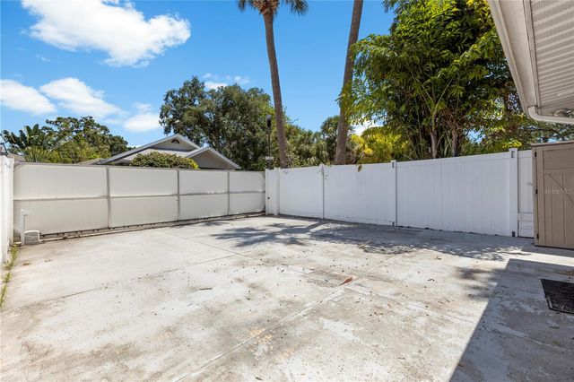 907 W COLUMBUS DRIVE, Tampa, FL 33602