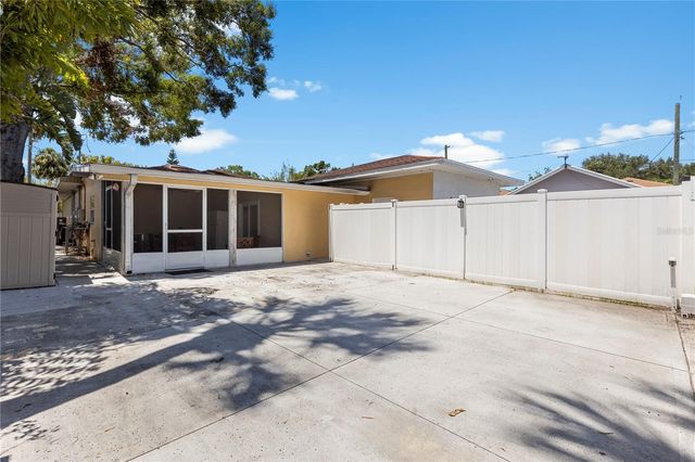 907 W COLUMBUS DRIVE, Tampa, FL 33602