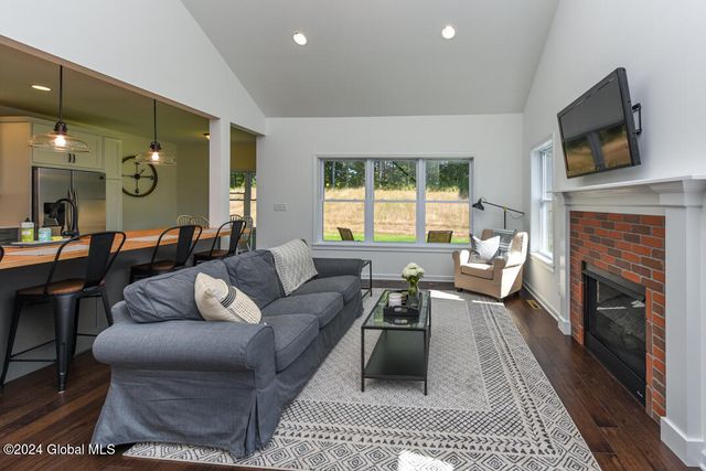 11 Hunter Court, Milton, NY 12020