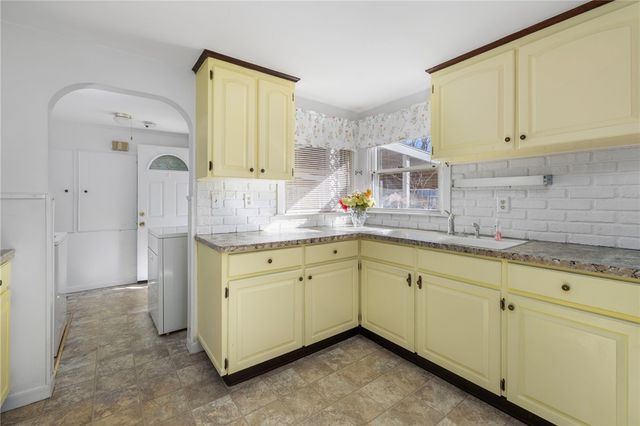 61 High View Drive, Cranston, RI 02921