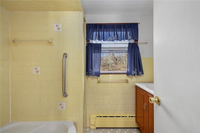 61 High View Drive, Cranston, RI 02921