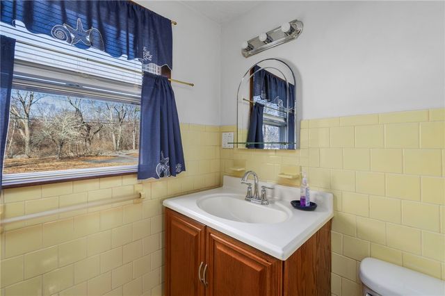 61 High View Drive, Cranston, RI 02921