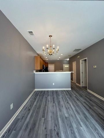 1943 Hoods Fort NW Circle 27, Kennesaw, GA 30144