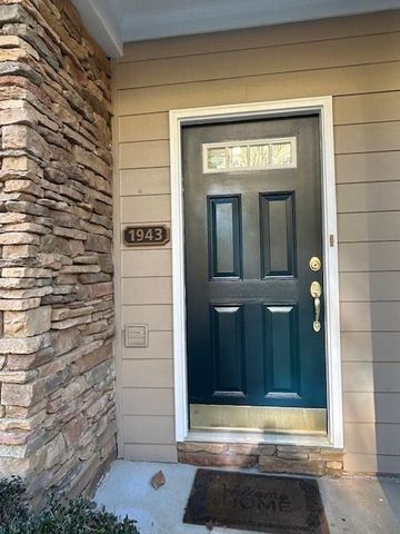 1943 Hoods Fort NW Circle 27, Kennesaw, GA 30144