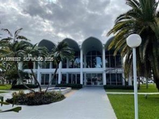 488 NW 165th St Rd B-610, Miami, FL 33169