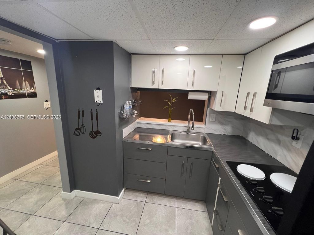 488 NW 165th St Rd B-610, Miami, FL 33169