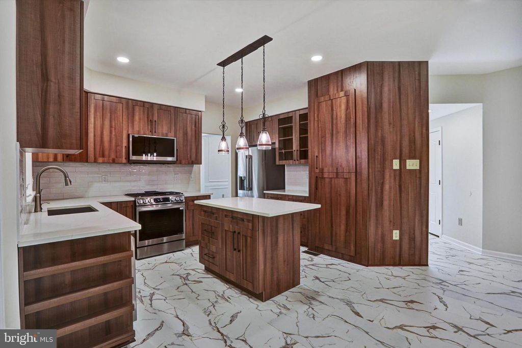 Image 10 of property listing at 6405 QUIET NIGHT RIDE, Columbia, MD 21044