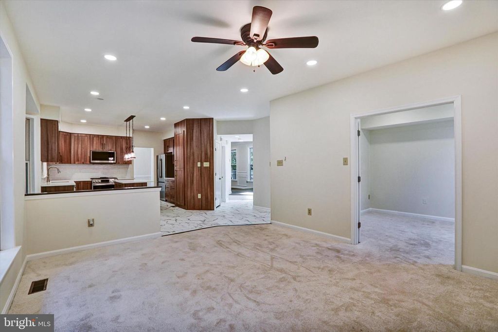 Image 13 of property listing at 6405 QUIET NIGHT RIDE, Columbia, MD 21044