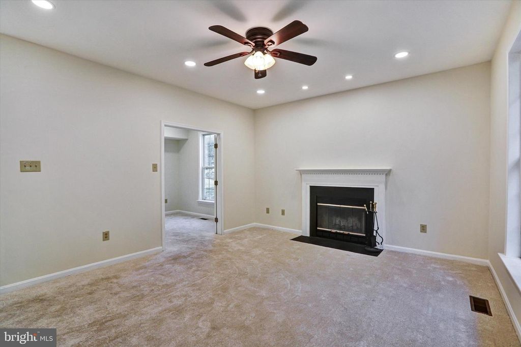 Image 14 of property listing at 6405 QUIET NIGHT RIDE, Columbia, MD 21044