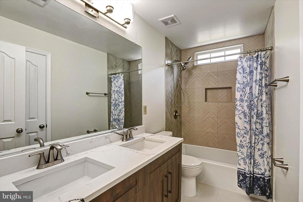 Image 34 of property listing at 6405 QUIET NIGHT RIDE, Columbia, MD 21044