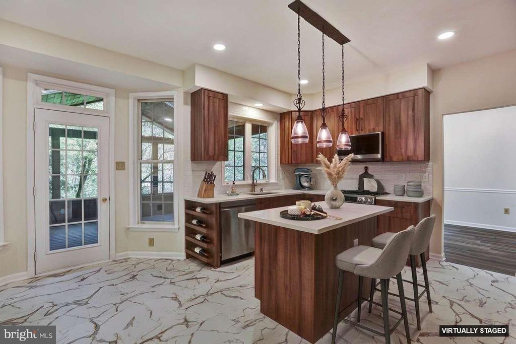 Image 8 of property listing at 6405 QUIET NIGHT RIDE, Columbia, MD 21044