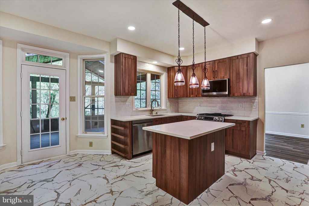 Image 9 of property listing at 6405 QUIET NIGHT RIDE, Columbia, MD 21044