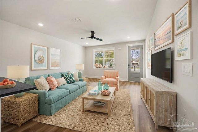 14 Sulu Dr, Pensacola, FL 32507