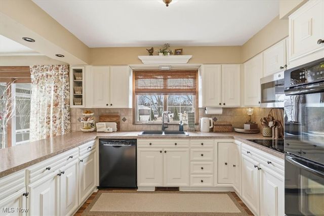 310 Tonawanda Trail SW, Hartville, OH 44632