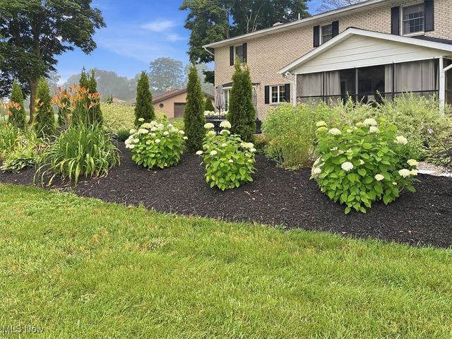 310 Tonawanda Trail SW, Hartville, OH 44632