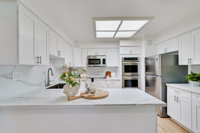 23000 Stonebridge, Cupertino, CA 95014