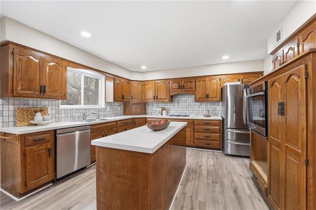 8417 W 113th Terrace, Overland Park, KS 66210