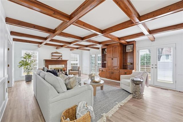 8417 W 113th Terrace, Overland Park, KS 66210