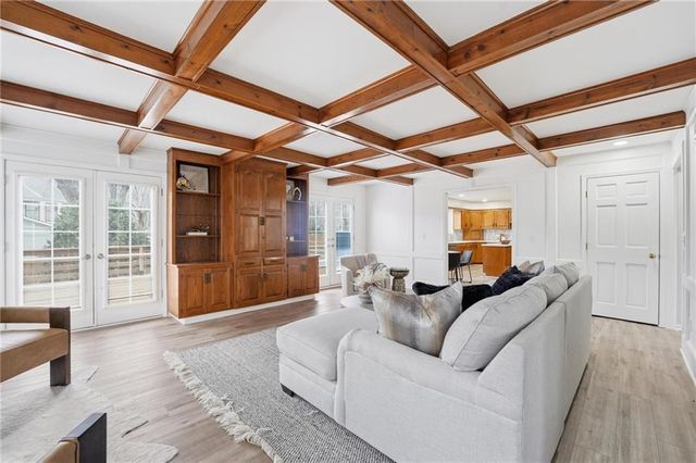 8417 W 113th Terrace, Overland Park, KS 66210