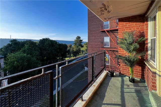 440 Warburton Avenue 5-F, Yonkers, NY 10701