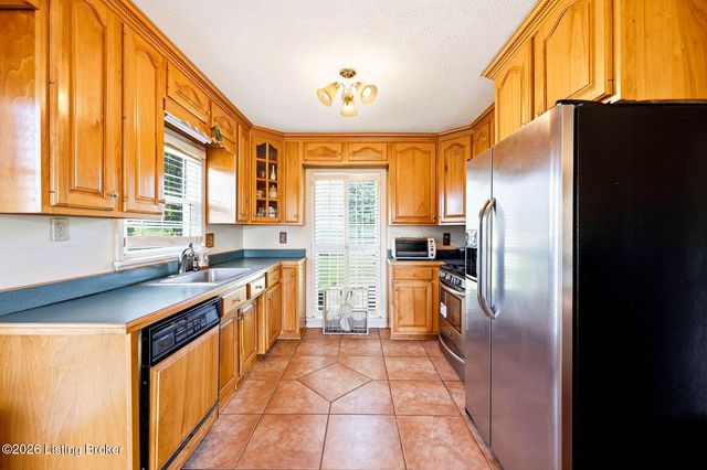 408 Hillcreek Rd, Shepherdsville, KY 40165
