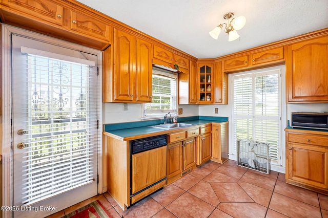408 Hillcreek Rd, Shepherdsville, KY 40165