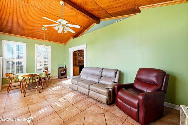 408 Hillcreek Rd, Shepherdsville, KY 40165