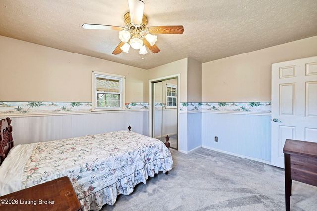 408 Hillcreek Rd, Shepherdsville, KY 40165