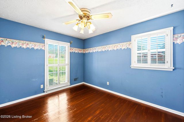408 Hillcreek Rd, Shepherdsville, KY 40165