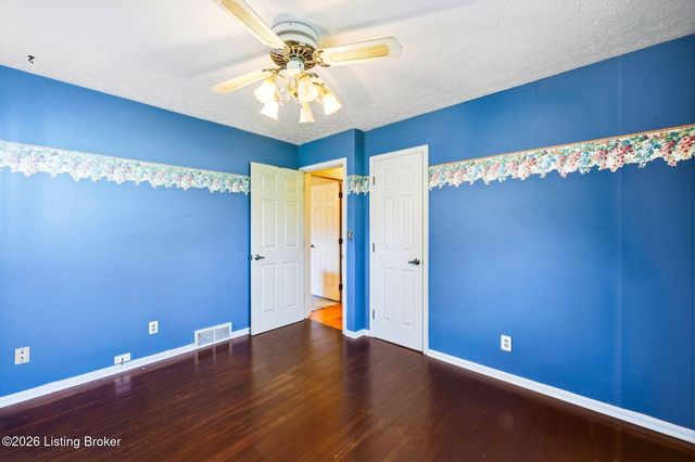 408 Hillcreek Rd, Shepherdsville, KY 40165