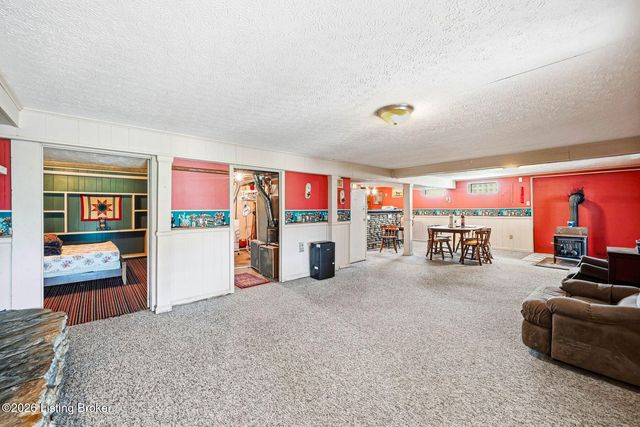 408 Hillcreek Rd, Shepherdsville, KY 40165
