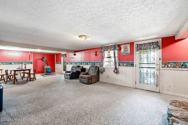 408 Hillcreek Rd, Shepherdsville, KY 40165