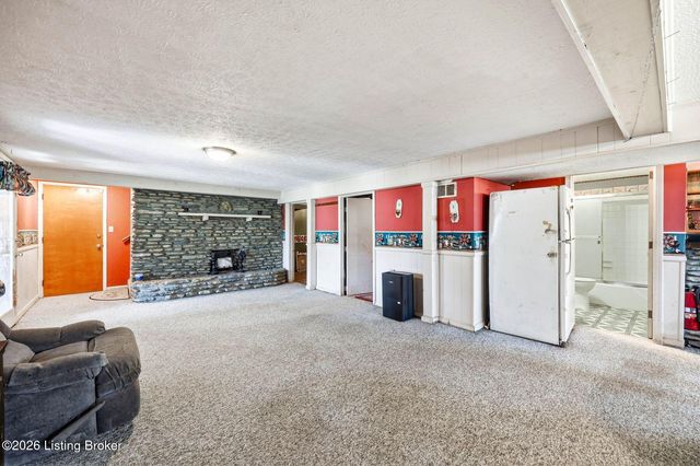408 Hillcreek Rd, Shepherdsville, KY 40165