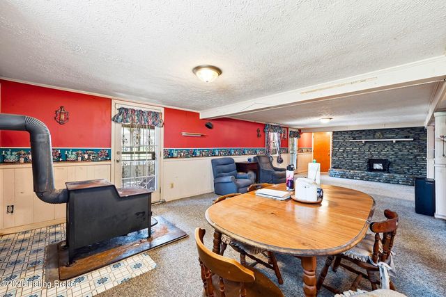 408 Hillcreek Rd, Shepherdsville, KY 40165