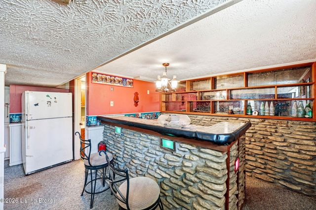 408 Hillcreek Rd, Shepherdsville, KY 40165