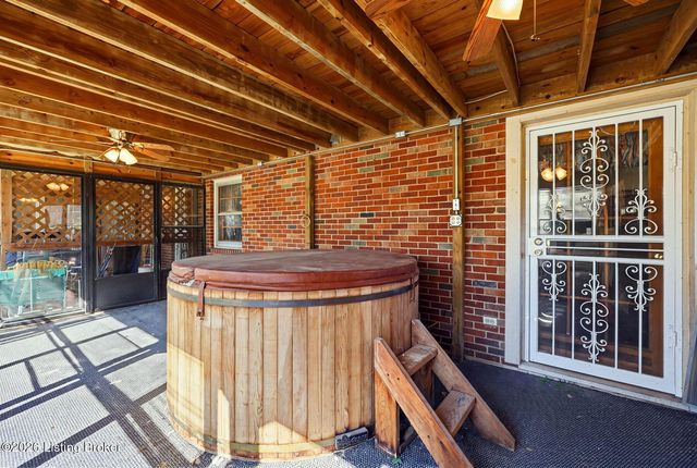 408 Hillcreek Rd, Shepherdsville, KY 40165