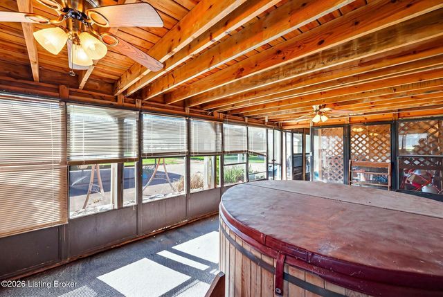 408 Hillcreek Rd, Shepherdsville, KY 40165