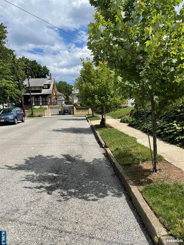 5 Saint Clair, Rutherford, NJ 07070