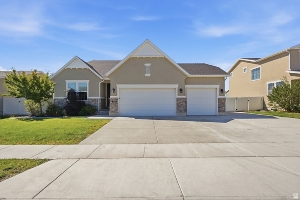 1422 E LOWE PEAK DR, Eagle Mountain, UT 84005 — exterior