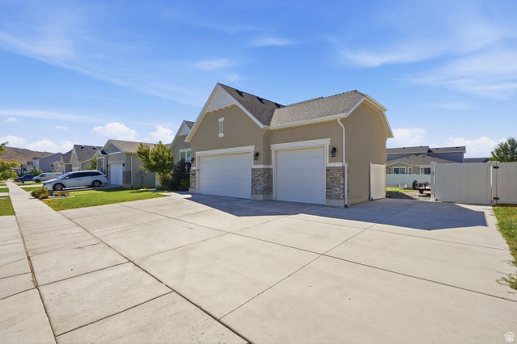 1422 E LOWE PEAK DR, Eagle Mountain, UT 84005 — photo 2