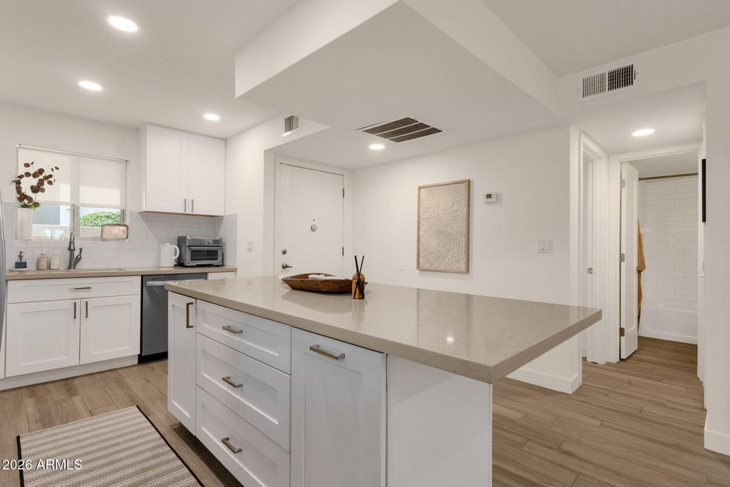 4150 E CACTUS Road 110, Phoenix, AZ 85032