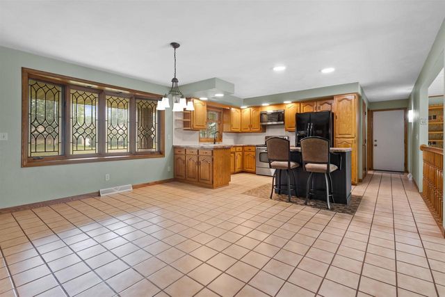 W2855 SCHMALZ CIRCLE, Appleton, WI 54915