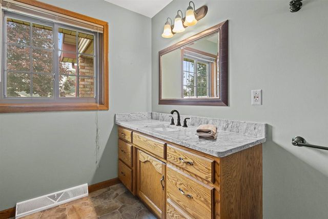 W2855 SCHMALZ CIRCLE, Appleton, WI 54915