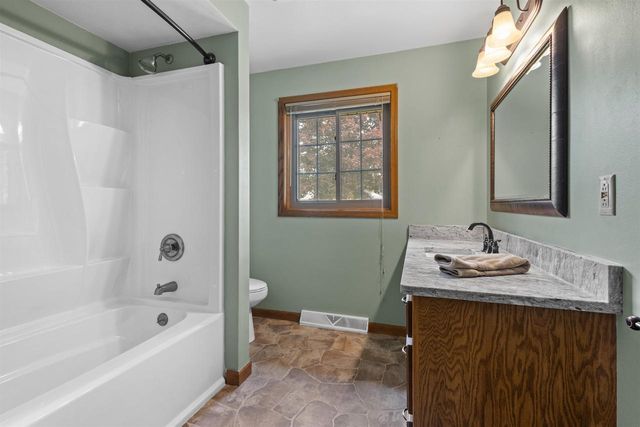 W2855 SCHMALZ CIRCLE, Appleton, WI 54915