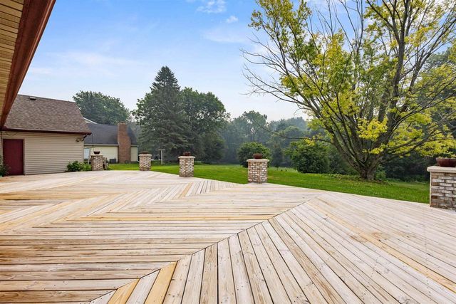 W2855 SCHMALZ CIRCLE, Appleton, WI 54915
