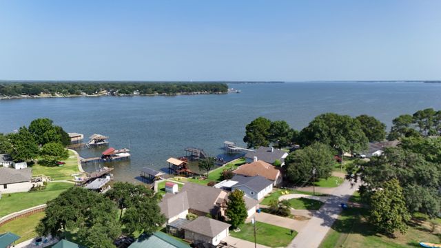 176 Seaside Drive, Gun Barrel City, TX 75156