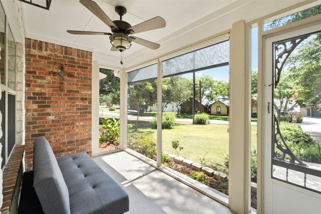 176 Seaside Drive, Gun Barrel City, TX 75156